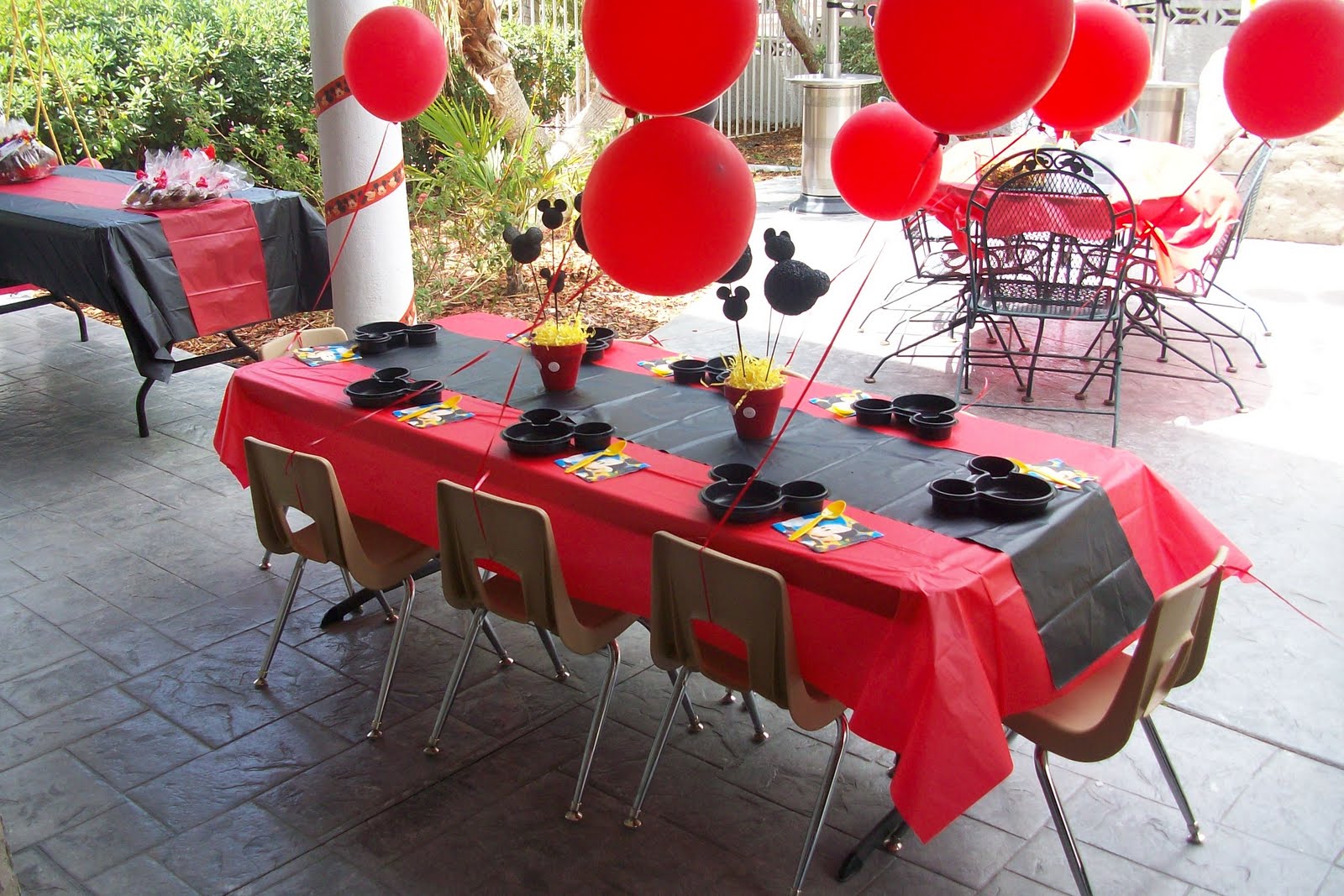 37 Adorable Mickey Mouse Birthday Party Ideas Table Decorating Ideas